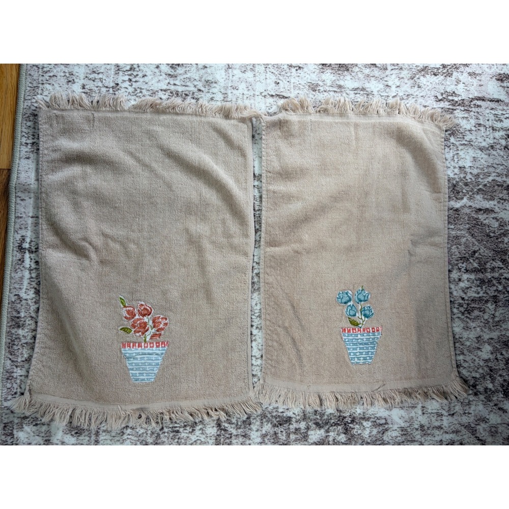 VTG Beige Embroidered Flower Hand Finger Tip Towels Set of 2